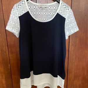 Navy/white shirt sleeve top
